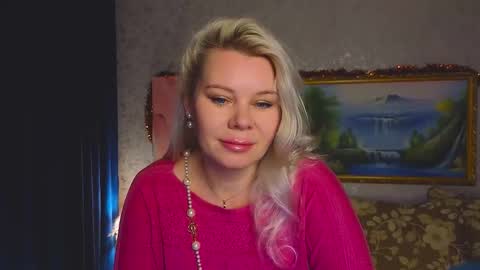 Snapshot of reasonforpassion_ chatting on 11-19-25, 12:05 Im a little sick. Ill be back soon. online show from 11-19-25, 12:05