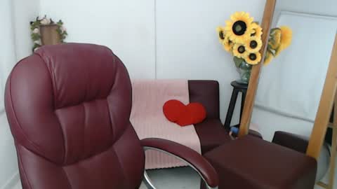 Snapshot of rebeca_milf chatting on 06-14-26, 02:19 REBECA online show from 06-14-26, 02:19