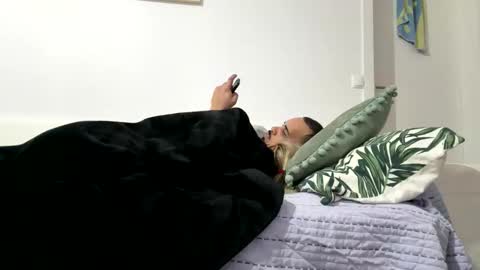 rebecaecalebe online show from 01-15-26, 08:23