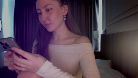 Snapshot of rebecca_demure18 chatting on 04-27-26, 01:42 Lets talk here 33. online show from 04-27-26, 01:42