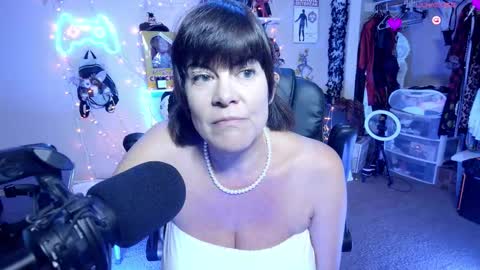 Rebecca Love online show from 11-28-25, 10:23