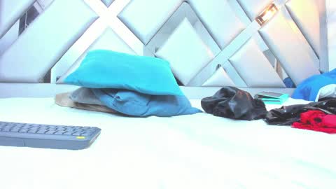 Snapshot of rebeccamitchell_ chatting on 04-19-26, 06:10 rebeccamitchell_ online show from 04-19-26, 06:10