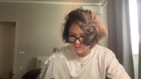 Rebecca online show from 10-20-25, 01:00