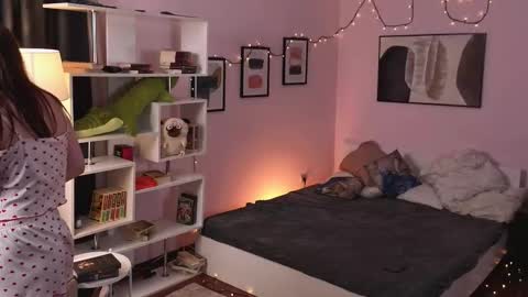 Snapshot of rebekka_den chatting on 02-28-26, 07:26 Lylu online show from 02-28-26, 07:26