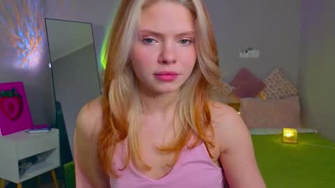 Snapshot of red__candy chatting on 11-12-25, 12:05 red__candy online show from 11-12-25, 12:05