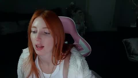 Snapshot of red_firesquirt chatting on 12-12-24, 02:33 Red - online show from 12-12-24, 02:33