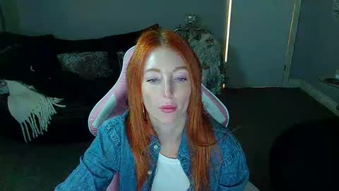 Snapshot of red_firesquirt chatting on 12-19-24, 02:35 Red - online show from 12-19-24, 02:35