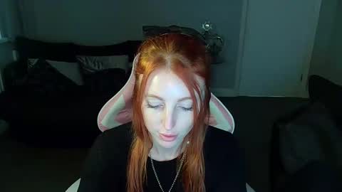 Snapshot of red_firesquirt chatting on 01-06-25, 02:25 Red - online show from 01-06-25, 02:25