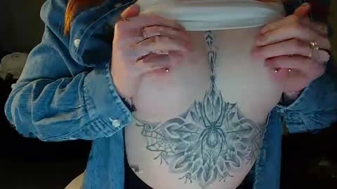 Snapshot of red_firesquirt chatting on 01-13-25, 12:02 Red - online show from 01-13-25, 12:02