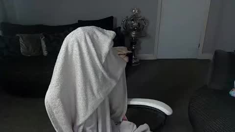 Snapshot of red_firesquirt chatting on 02-12-25, 10:59 Red - online show from 02-12-25, 10:59