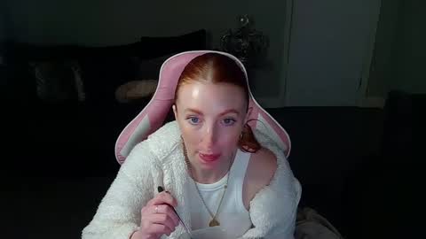 Snapshot of red_firesquirt chatting on 02-13-25, 03:14 Red - online show from 02-13-25, 03:14