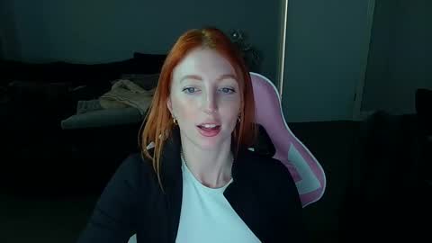 Snapshot of red_firesquirt chatting on 03-05-25, 04:24 Red - online show from 03-05-25, 04:24