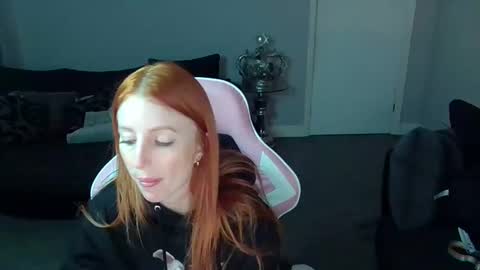 Snapshot of red_firesquirt chatting on 03-05-25, 09:48 Red - online show from 03-05-25, 09:48