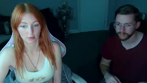 Snapshot of red_firesquirt chatting on 03-08-25, 09:18 Red - online show from 03-08-25, 09:18