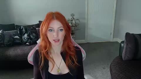 Snapshot of red_firesquirt chatting on 03-10-25, 02:37 Red - online show from 03-10-25, 02:37