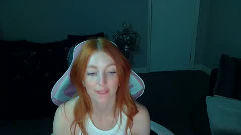 Snapshot of red_firesquirt chatting on 03-12-25, 09:35 Red - online show from 03-12-25, 09:35
