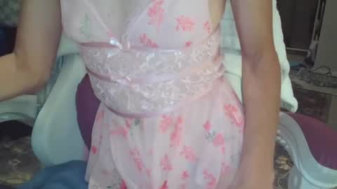 Snapshot of red_on_fire69 chatting on 11-07-25, 06:41 Red online show from 11-07-25, 06:41