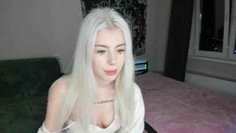 Erika online show from 11-04-25, 03:33