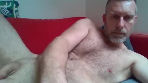 Snapshot of redandbluecloud chatting on 01-07-25, 12:31 Red online show from 01-07-25, 12:31