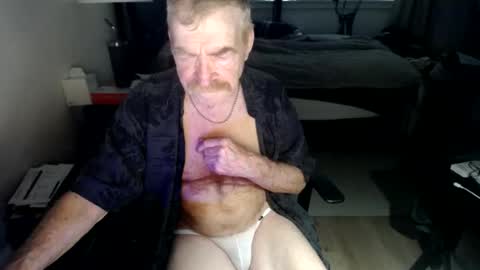Snapshot of redbare12007 chatting on 06-23-26, 02:59 Red online show from 06-23-26, 02:59