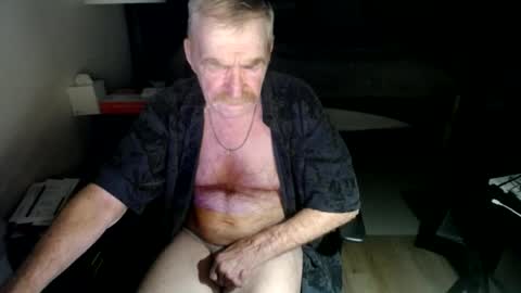 Snapshot of redbare12007 chatting on 06-24-26, 04:11 Red online show from 06-24-26, 04:11