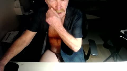 Snapshot of redbare12007 chatting on 06-28-26, 06:19 Red online show from 06-28-26, 06:19