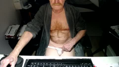 Snapshot of redbare12007 chatting on 06-28-26, 06:47 Red online show from 06-28-26, 06:47