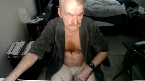 Snapshot of redbare12007 chatting on 06-29-26, 04:18 Red online show from 06-29-26, 04:18