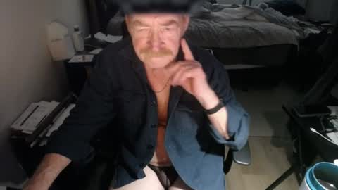 Snapshot of redbare12007 chatting on 07-26-26, 05:53 Red online show from 07-26-26, 05:53
