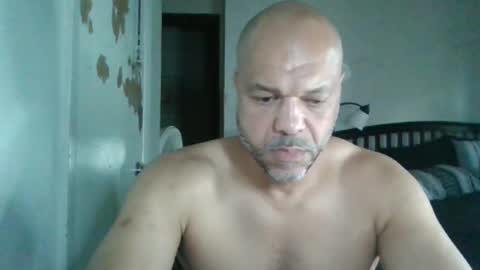 Snapshot of redbone441 chatting on 04-25-26, 08:06 Redbone online show from 04-25-26, 08:06