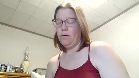 Snapshot of redbre chatting on 12-16-25, 02:22 Redbre online show from 12-16-25, 02:22