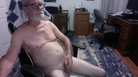 Snapshot of redbud3075 chatting on 06-06-26, 04:06 Daddy G online show from 06-06-26, 04:06