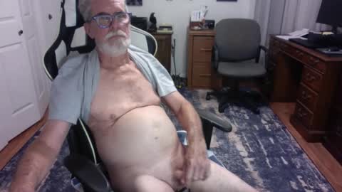 Snapshot of redbud3075 chatting on 06-07-26, 03:43 Daddy G online show from 06-07-26, 03:43
