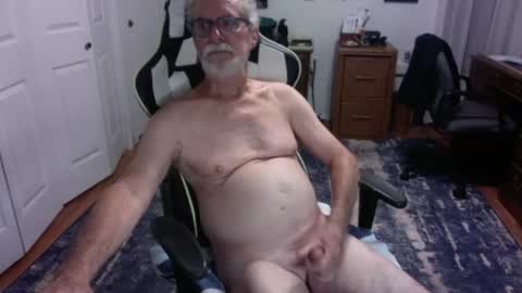Snapshot of redbud3075 chatting on 07-08-26, 03:33 Daddy G online show from 07-08-26, 03:33