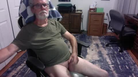 Snapshot of redbud3075 chatting on 07-20-26, 03:32 Daddy G online show from 07-20-26, 03:32