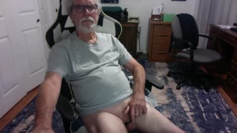Snapshot of redbud3075 chatting on 08-07-26, 03:19 Daddy G online show from 08-07-26, 03:19