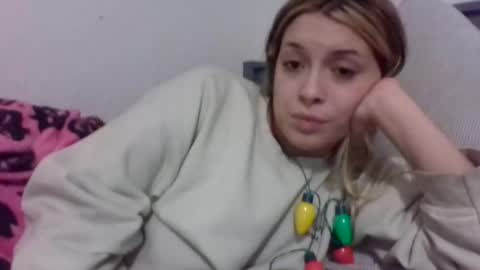 Snapshot of reddwaxx chatting on 12-15-25, 04:33 reddwaxx online show from 12-15-25, 04:33