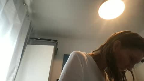 Snapshot of redfoxofficial chatting on 06-28-26, 09:37 Redfox online show from 06-28-26, 09:37