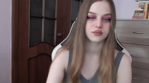 Lily online show from 10-07-25, 02:42