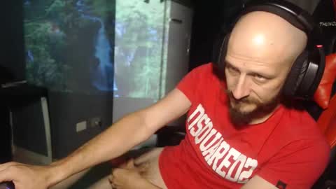 Snapshot of redragonwolf chatting on 10-01-25, 09:54 redra online show from 10-01-25, 09:54