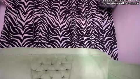 Snapshot of redroomxx chatting on 10-03-25, 04:48 MIA online show from 10-03-25, 04:48