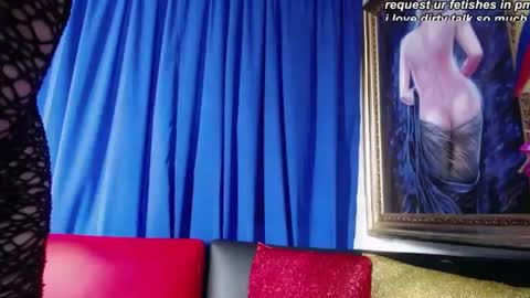 Snapshot of redroomxx chatting on 06-15-26, 03:58 MIA online show from 06-15-26, 03:58