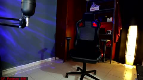 Snapshot of redrum_696 chatting on 12-18-24, 03:47 Red online show from 12-18-24, 03:47