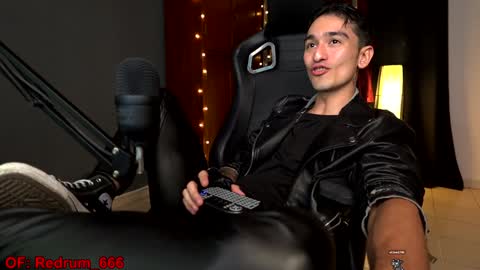 Snapshot of redrum_696 chatting on 12-29-24, 01:24 Red online show from 12-29-24, 01:24