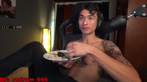 Snapshot of redrum_696 chatting on 01-21-25, 05:41 Red online show from 01-21-25, 05:41