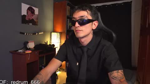 Snapshot of redrum_696 chatting on 02-17-25, 12:32 Red online show from 02-17-25, 12:32