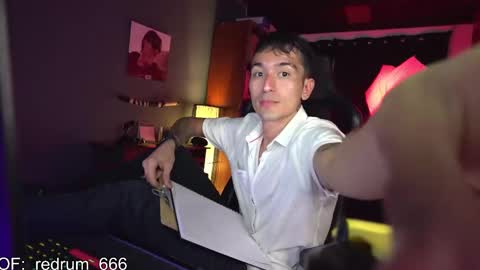 Snapshot of redrum_696 chatting on 03-03-25, 08:43 Red online show from 03-03-25, 08:43