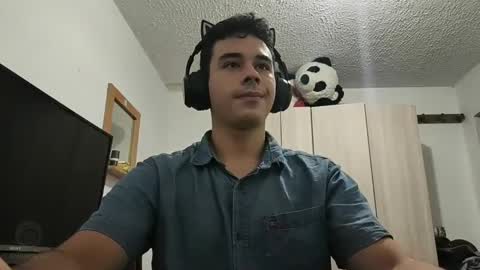 Snapshot of redsoul951869 chatting on 10-04-25, 05:49 RedsoulReaver online show from 10-04-25, 05:49