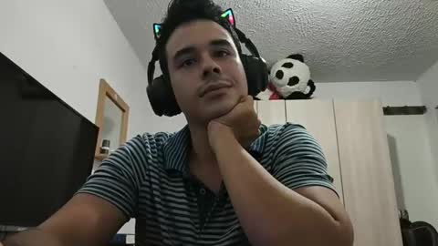 Snapshot of redsoul951869 chatting on 10-07-25, 04:09 RedsoulReaver online show from 10-07-25, 04:09