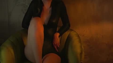 Red online show from 10-12-25, 07:24